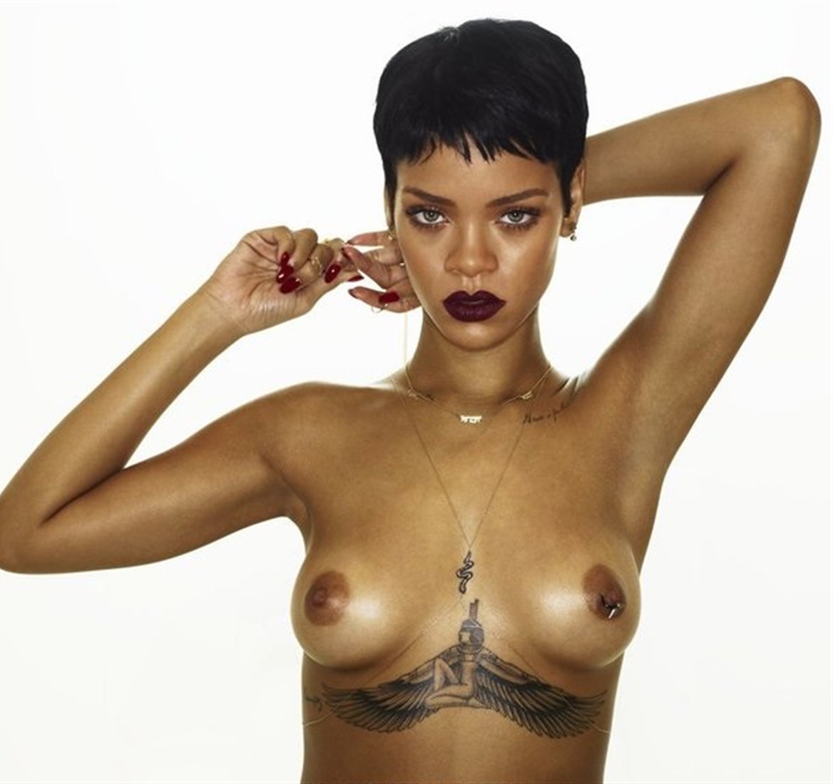 rihanna nude photos exposing sexy boobs 2