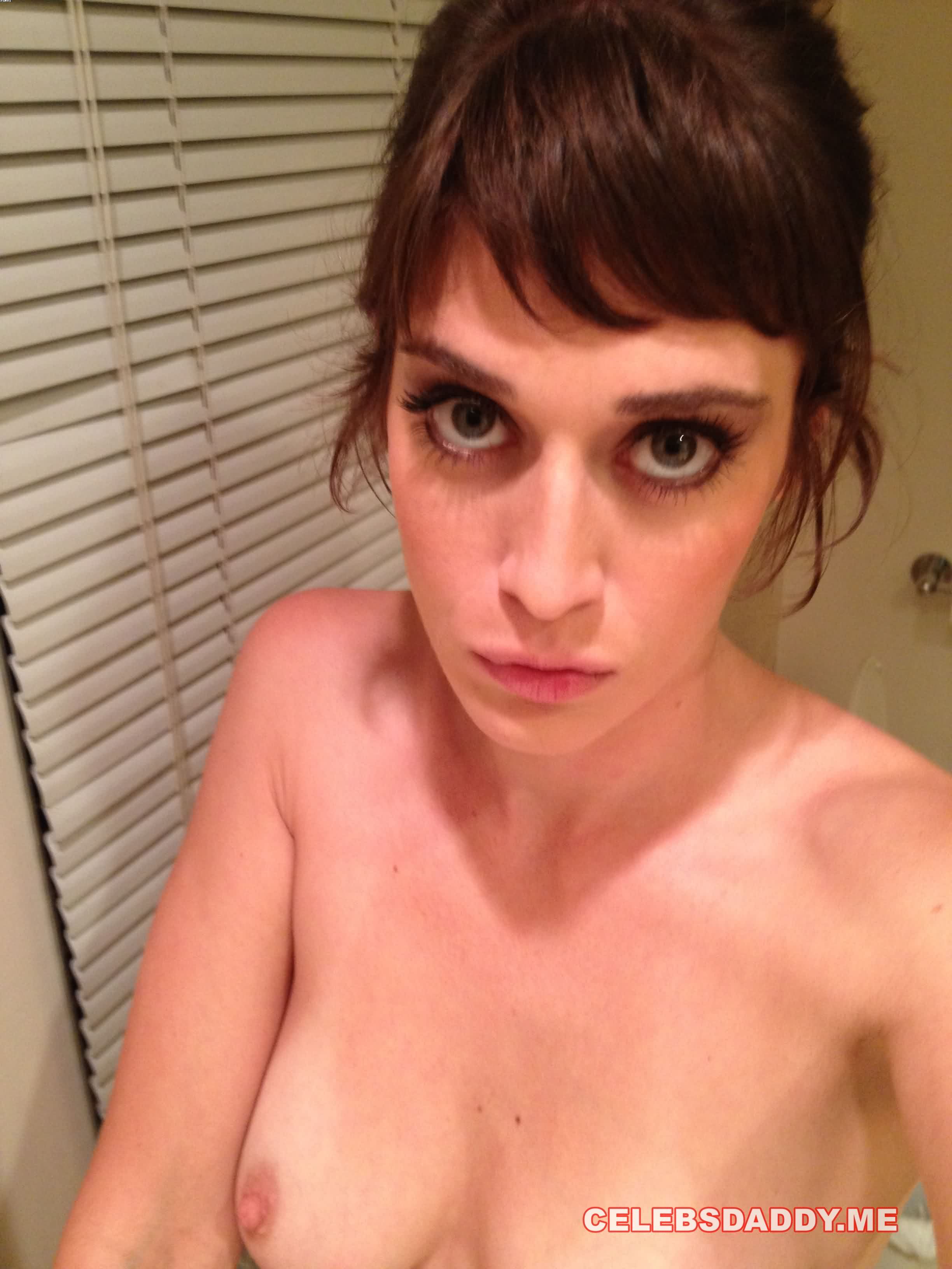 lizzy caplan nude leaked photos 008