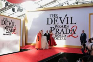 "Anne Hathaway Dazzles in Stunning Red Satin Gown, Showcasing Impressive Cleavage and Curves on the Red Carpet" 4