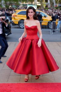 "Anne Hathaway Dazzles in Stunning Red Satin Gown, Showcasing Impressive Cleavage and Curves on the Red Carpet" 17