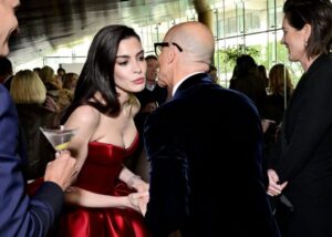 "Anne Hathaway Dazzles in Stunning Red Satin Gown, Showcasing Impressive Cleavage and Curves on the Red Carpet" 20