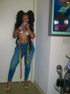 "Chloe Bailey Shines in Sparkling Outfit and Neon Jeans: A Stunning Fashion Moment" 3