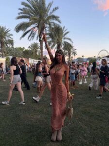 "Ella Cervetto Stuns in Revealing Bikini and Figure-Hugging Jeans at Coachella" 3