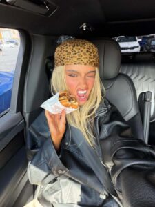 "Ella Cervetto Stuns in Revealing Bikini and Figure-Hugging Jeans at Coachella" 7