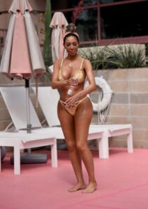 "Farrah Abraham Flaunts Curves in Oiled Bikini at Palm Springs Getaway" 5