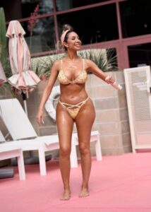"Farrah Abraham Flaunts Curves in Oiled Bikini at Palm Springs Getaway" 6