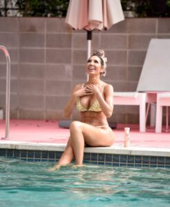 "Farrah Abraham Flaunts Curves in Oiled Bikini at Palm Springs Getaway" 17