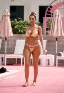 "Farrah Abraham Flaunts Curves in Oiled Bikini at Palm Springs Getaway" 20