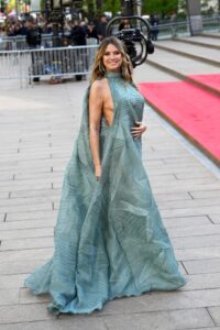 "Heidi Klum Dazzles at Devil Wears Prada 2 Premiere with Stunning Side-Boob Look" 8