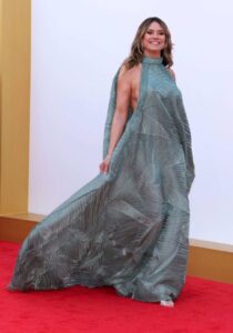 "Heidi Klum Dazzles at Devil Wears Prada 2 Premiere with Stunning Side-Boob Look" 15