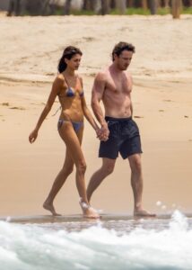 "Kaia Gerber Stuns in a Daring Blue Bikini in Cabo: A Look That Turns Heads" 2