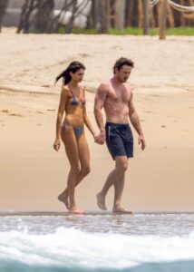 "Kaia Gerber Stuns in a Daring Blue Bikini in Cabo: A Look That Turns Heads" 4