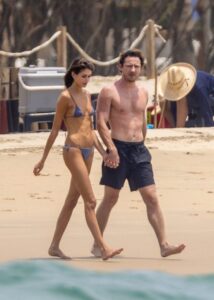"Kaia Gerber Stuns in a Daring Blue Bikini in Cabo: A Look That Turns Heads" 8
