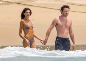 "Kaia Gerber Stuns in a Daring Blue Bikini in Cabo: A Look That Turns Heads" 14