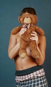 "Tate McRae's Bold Teddy Bear Look: NSFW Nipslip Sparks Buzz" 3