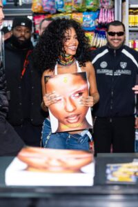 "Tyla Shows Off Her Sleek Figure in Boldly Unbuttoned Jeans" 11