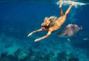 "Zara Larsson Dives Deep: Stunning Underwater Photoshoot Showcases Her Bold Beauty" 1