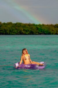 "Zara Larsson Dives Deep: Stunning Underwater Photoshoot Showcases Her Bold Beauty" 11