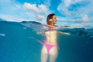 "Zara Larsson Dives Deep: Stunning Underwater Photoshoot Showcases Her Bold Beauty" 13