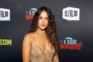 "Eiza Gonzalez Dazzles in Figure-Hugging Gold Dress at SF Film Fest, Showcasing Bold Braless Look" 7