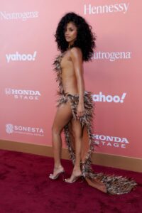"Tyla Stuns in Daring Feather Ensemble, Showcasing Her Flawless Figure at Billboard Women in Music Event" 3
