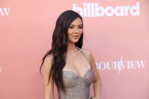 "Victoria Justice Stuns on the Red Carpet with Flawless Curves and Stunning Cleavage" 21