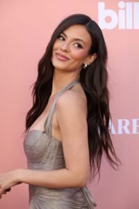 "Victoria Justice Stuns on the Red Carpet with Flawless Curves and Stunning Cleavage" 24