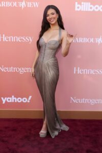 "Victoria Justice Stuns on the Red Carpet with Flawless Curves and Stunning Cleavage" 27