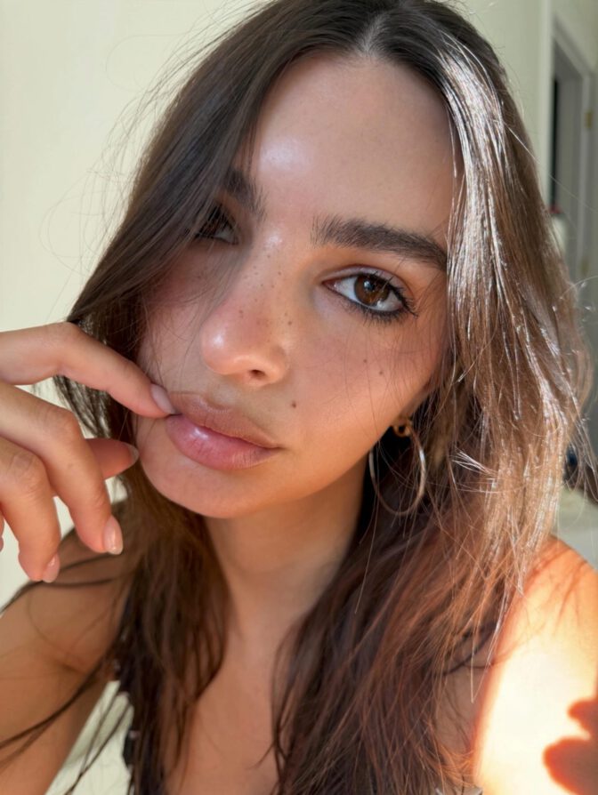 EmRata's Vacation Firestorm: Her Killer Curves Explode in Sizzling Sexy Outfits