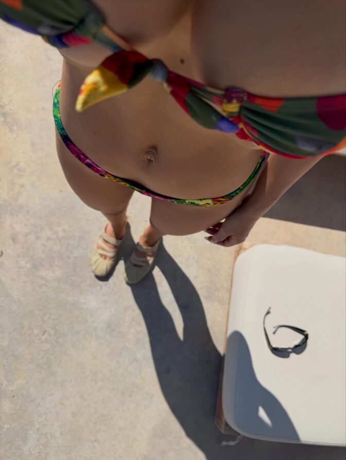 EmRata's Vacation Firestorm: Her Killer Curves Explode in Sizzling Sexy Outfits