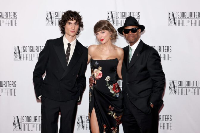 Taylor Swift Flaunts Busty Cleavage And Mile-High Legs In Sizzling Slit Gown At Awards Gala