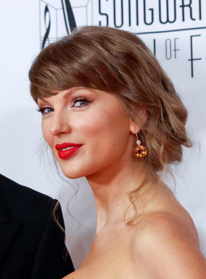 Taylor Swift Flaunts Busty Cleavage And Mile-High Legs In Sizzling Slit Gown At Awards Gala