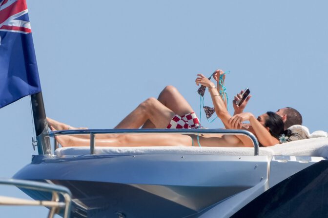 Amelia Gray Hamlin Bares Her Voluptuous Boobs and Plump Ass in a Sizzling Topless Saint-Tropez Superyacht Display