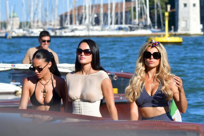 Brooks Nader Sizzles in Sultry Polka Dot Bikini, Putting Her Voluptuous Boobs and Curvy Ass on Full Display in Venice