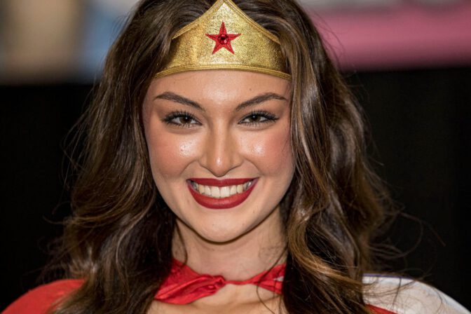 Rachel Pizzolato Squeezes Her Massive Boobs Into Skintight Superhero Costume For Jaw-Dropping Busty Cosplay Reveal