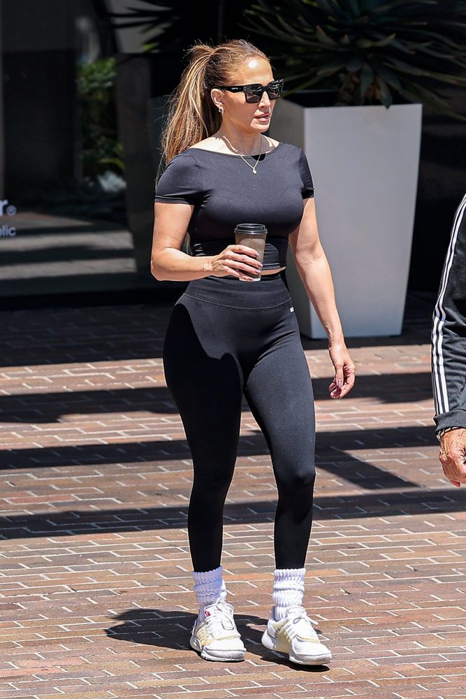 J.Lo Flaunts Her Juicy Boobs and Curvy Ass in a Sexy All‑Black Gym Look in LA