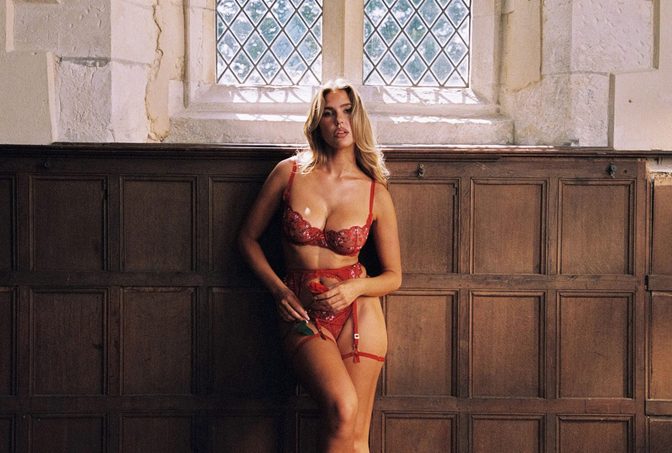 Kara Del Toro Teases in Lounge Lace, Showcasing Perfect Curves and Sultry Cleavage in Love Affair Set
